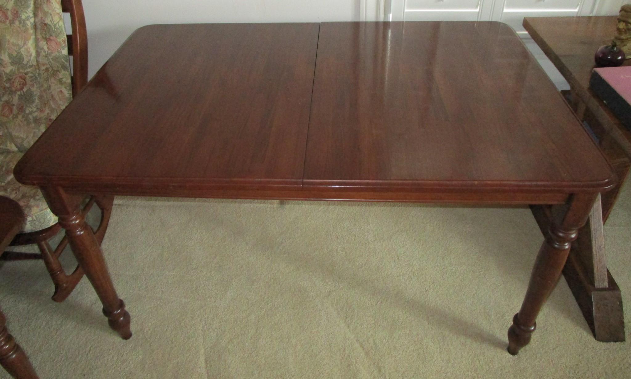 Mahogany Dining Table w/2 Stored Leaves by Universal Furniture