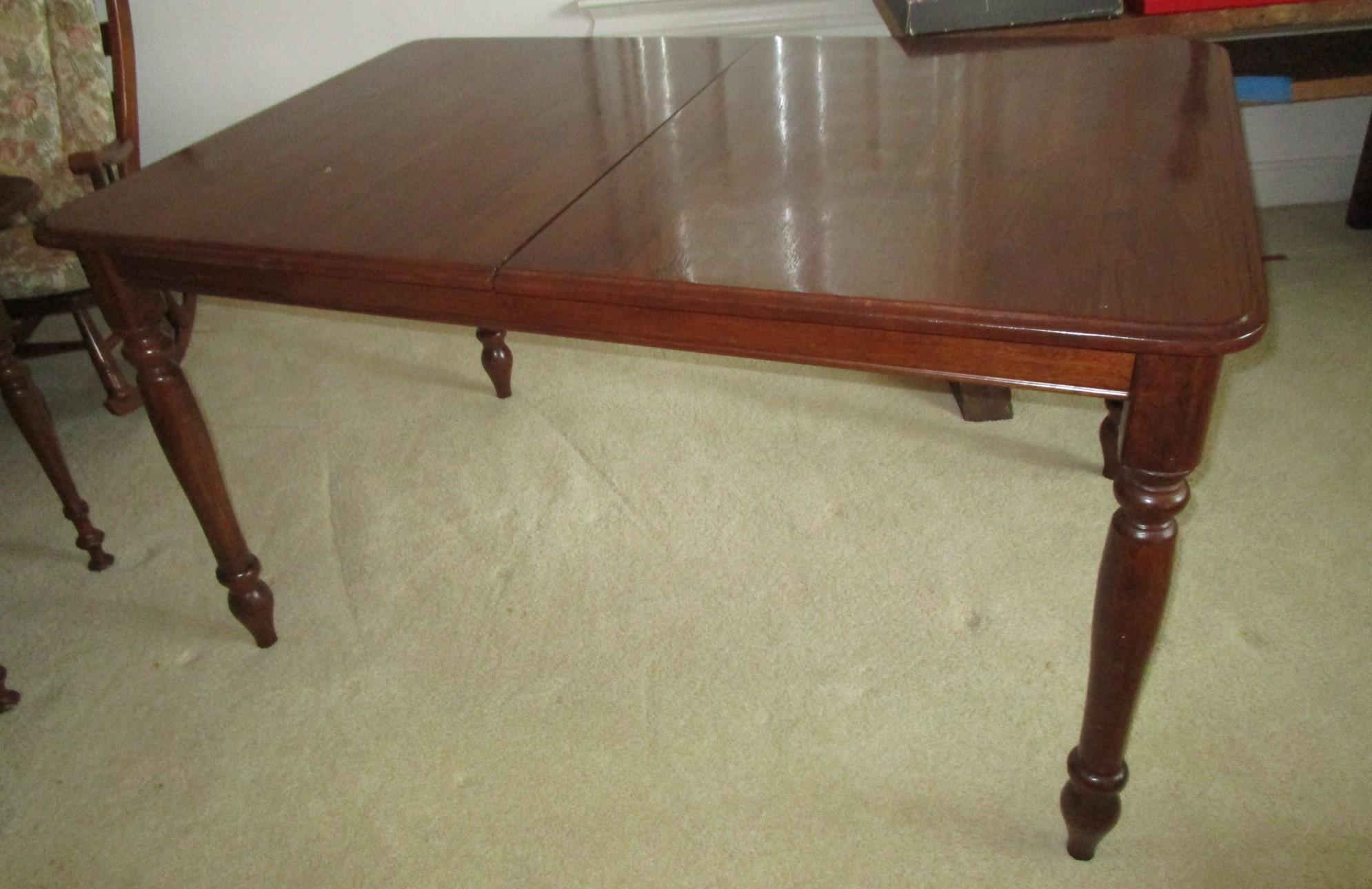 Mahogany Dining Table w/2 Stored Leaves by Universal Furniture