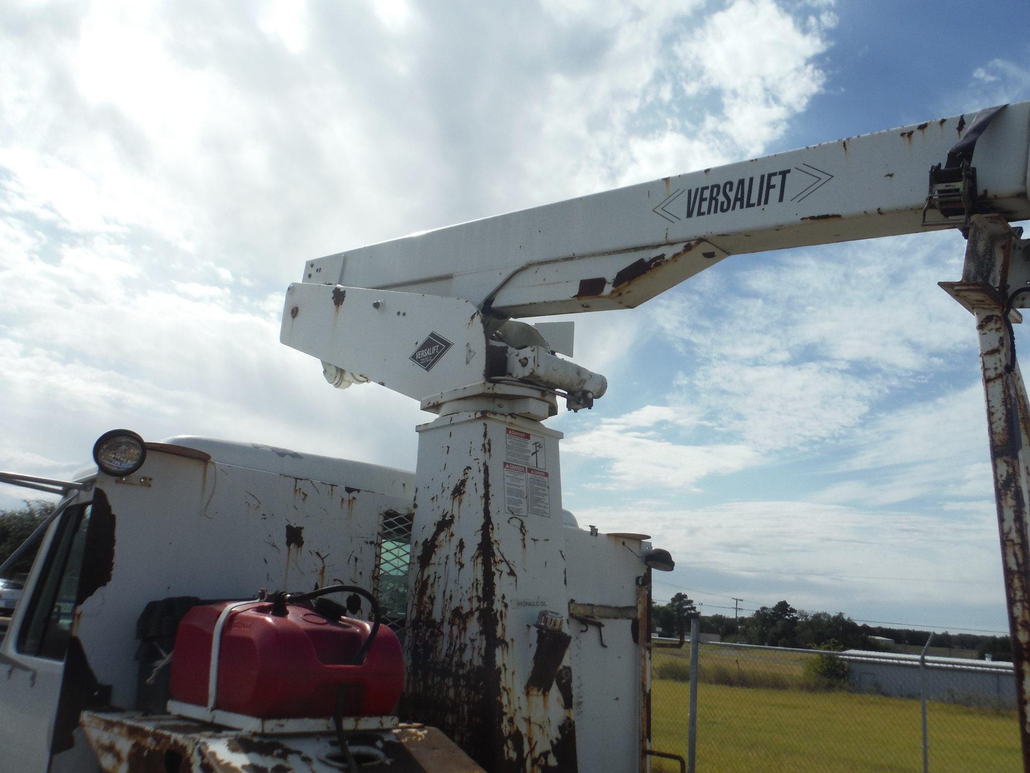 2001 International Versalift 4700 29 FT Bucket Truck