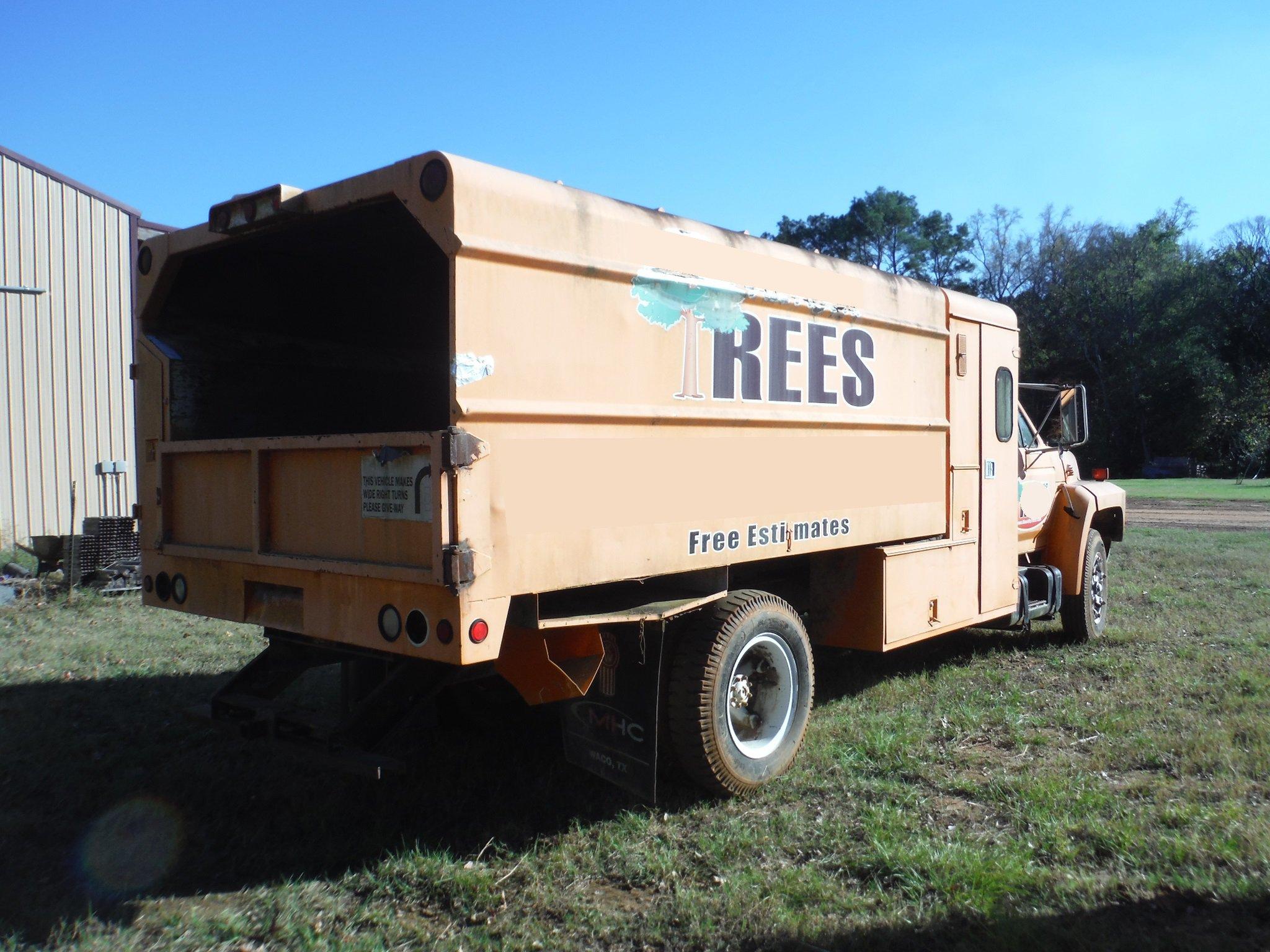 1991 Ford F600 Chipper Box Truck