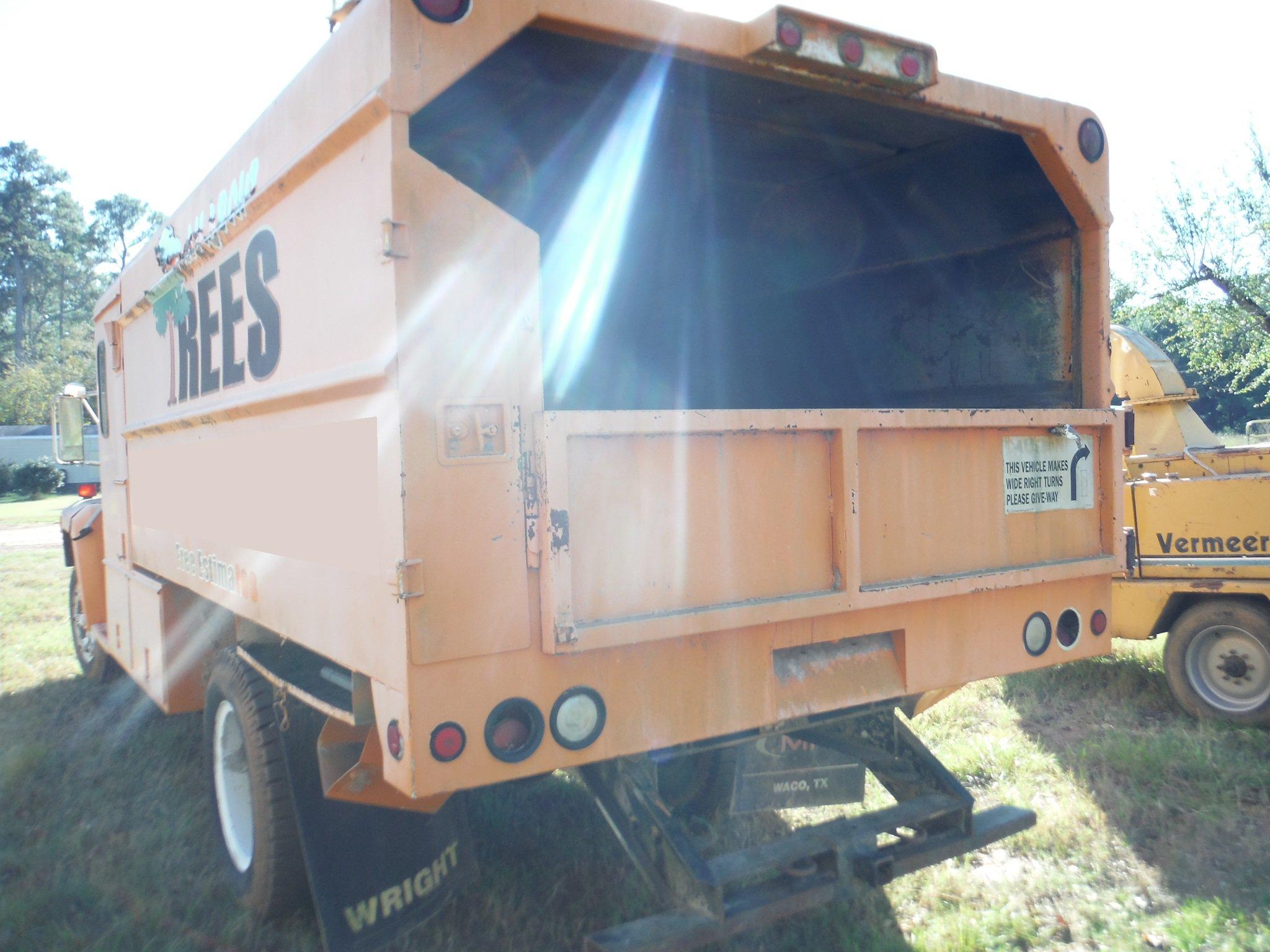 1991 Ford F600 Chipper Box Truck