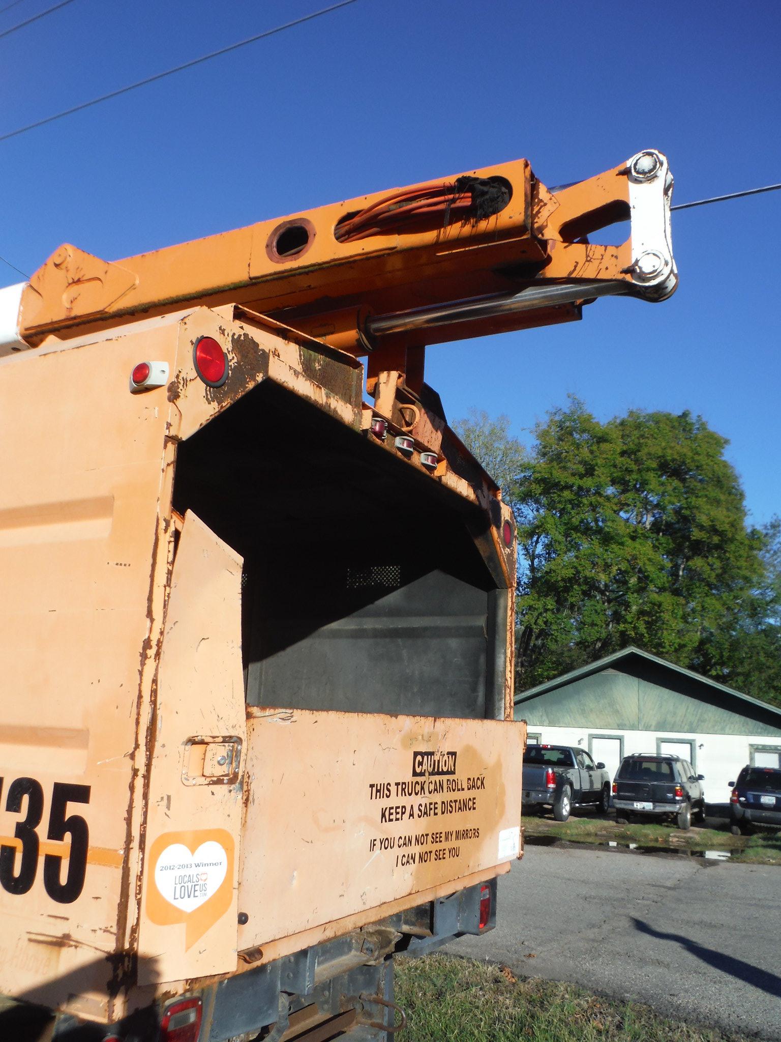 1998 GMC C7500 Chip Truck With 52' Altec Manlift Bucket