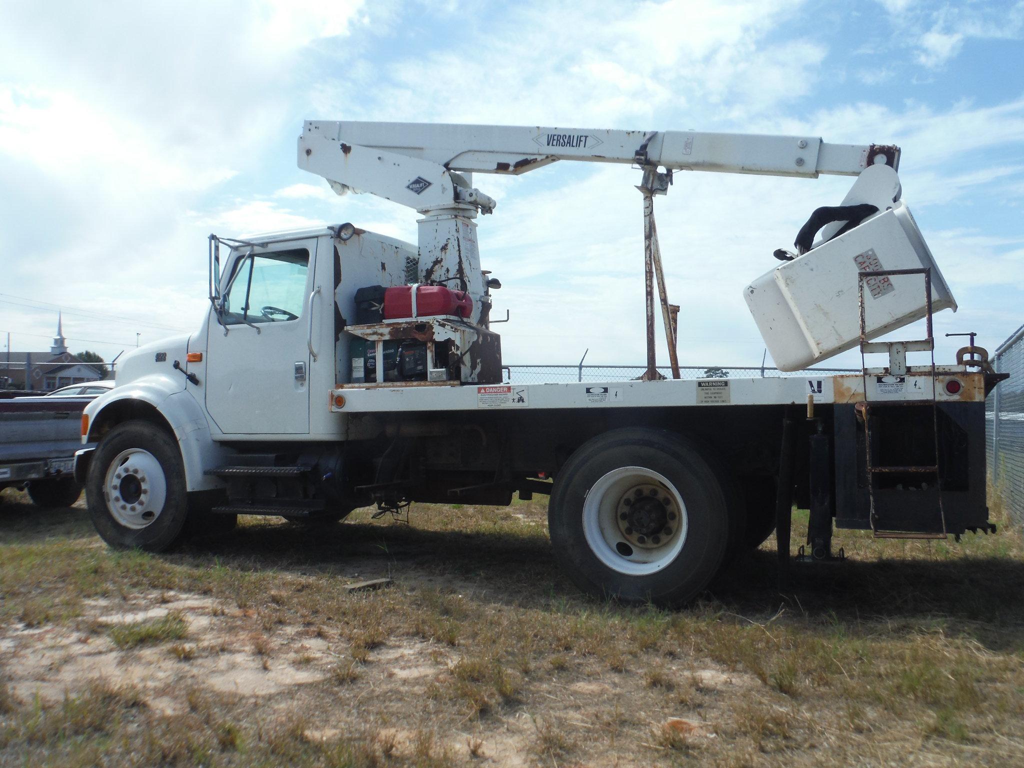 2001 International Versalift 4700 29 Ft Bucket Truck