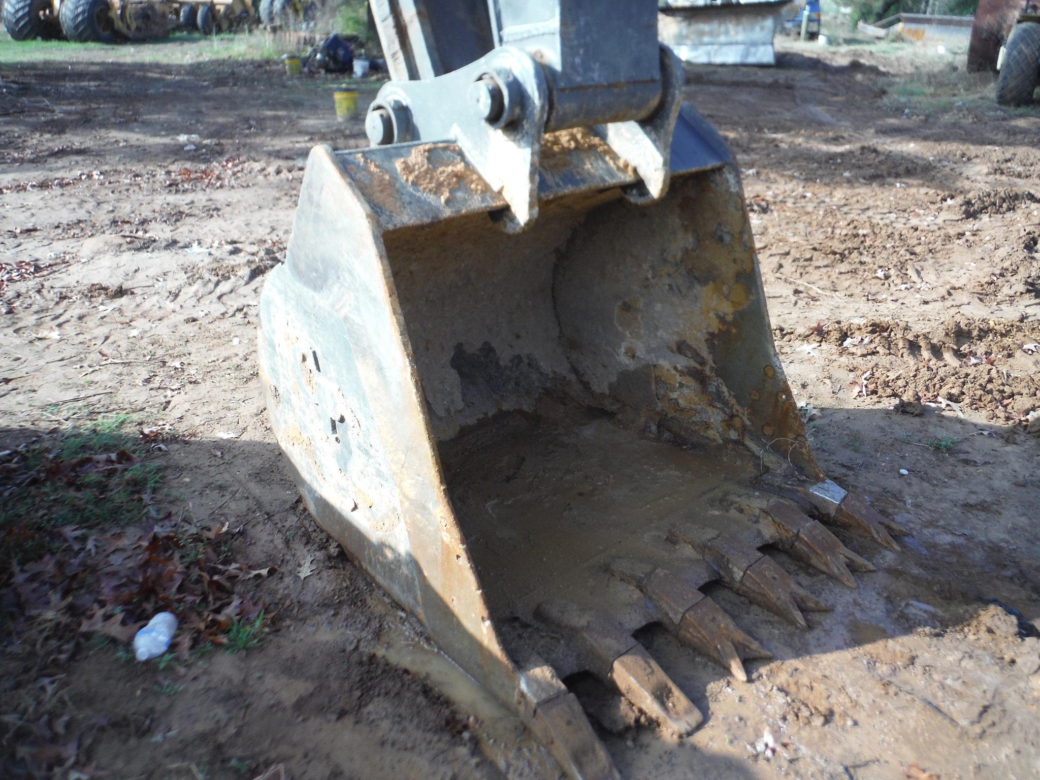 2005 John Deere 270C LC Excavator