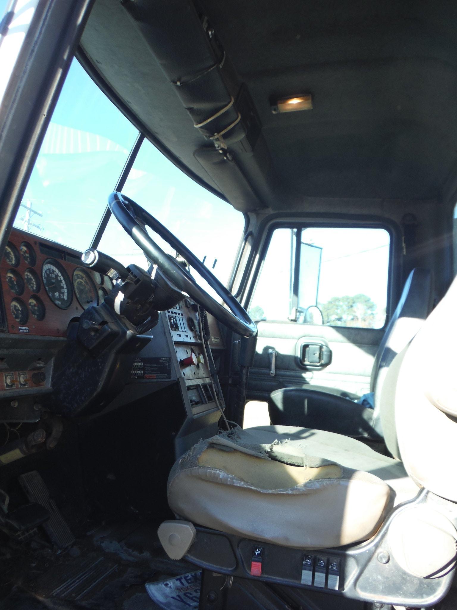 1998 Mack CH613 Daycab Truck