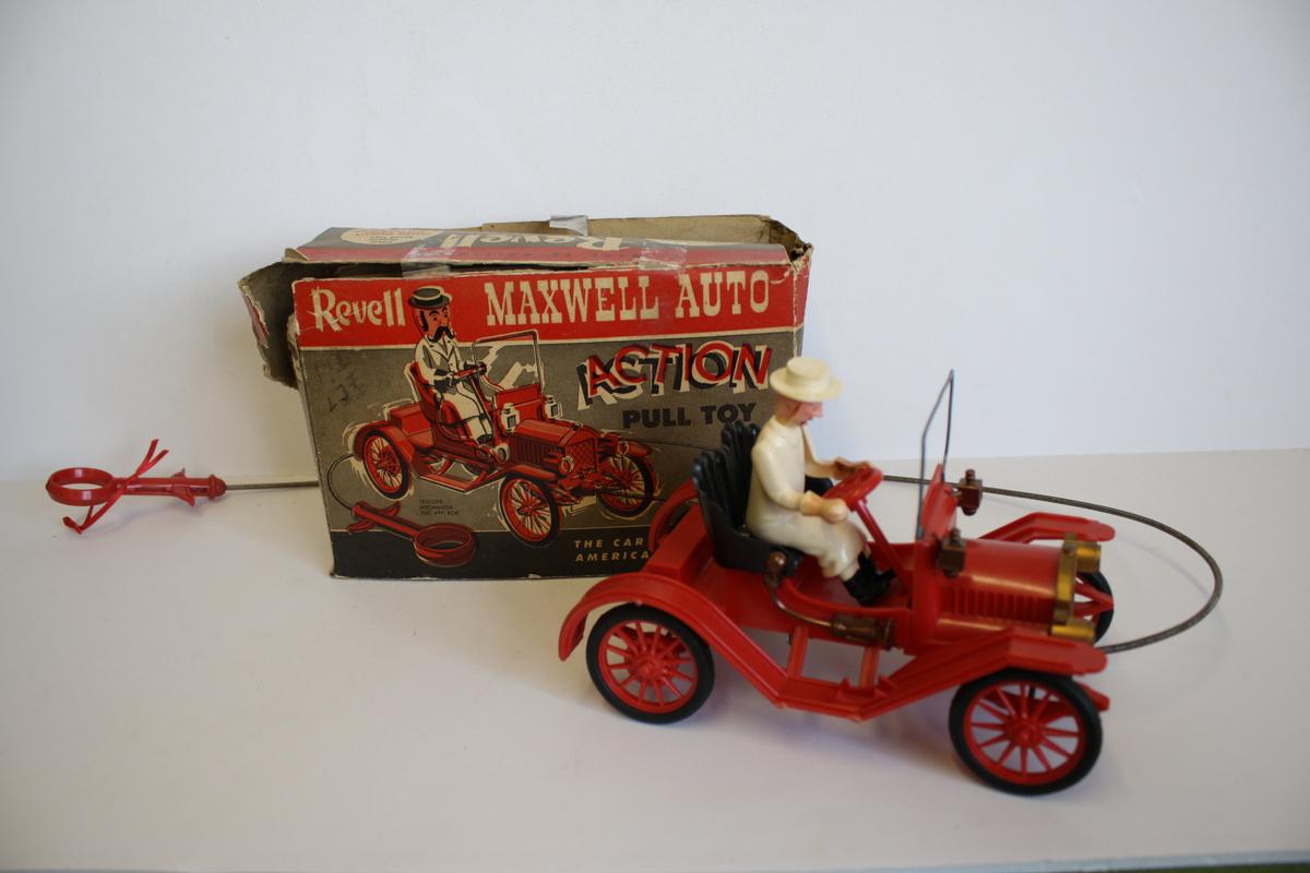 Revell Maxwell Auto Action Pull Toy