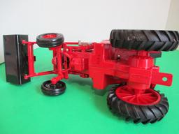 Ertl International 1586 Tractor with Bucket