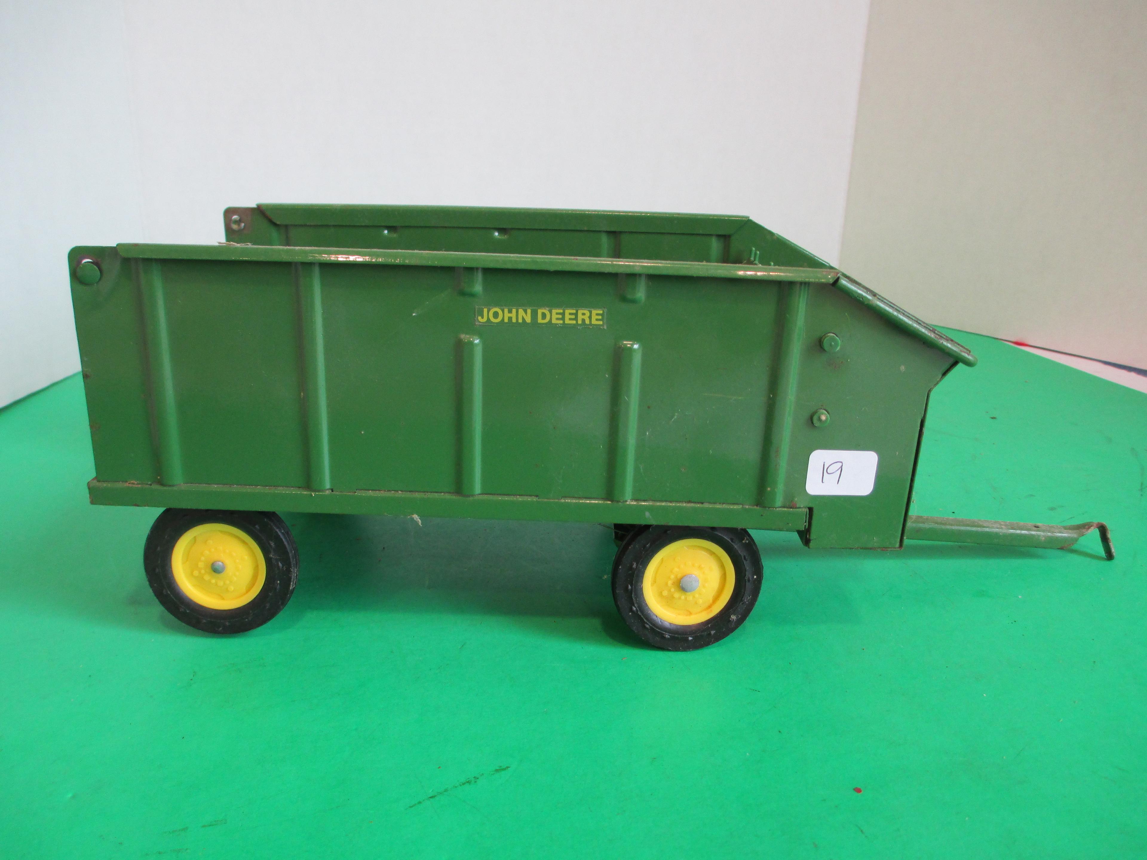 Ertl John Deere Manure Spreader