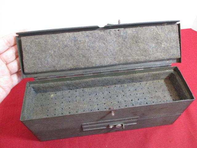 WWII U.S. ARMY Signal Corps. CS-137 Radio Crystal Storage Case