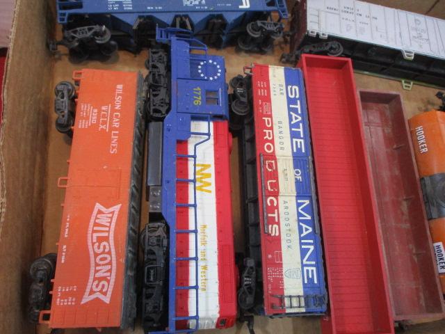 Mixed HO Scale Model Railroading Cars-C