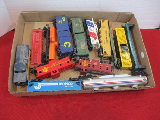 Mixed HO Scale Model Railroading Cars-D