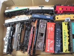 Mixed HO Scale Model Railroading Cars-C