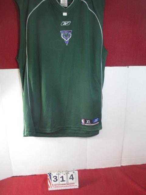 Reebok NBA Milwaukee Bucks Team Jersey