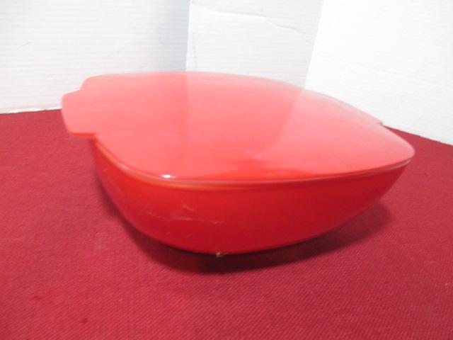 Pyrex 10" Convex Lidded Bowl