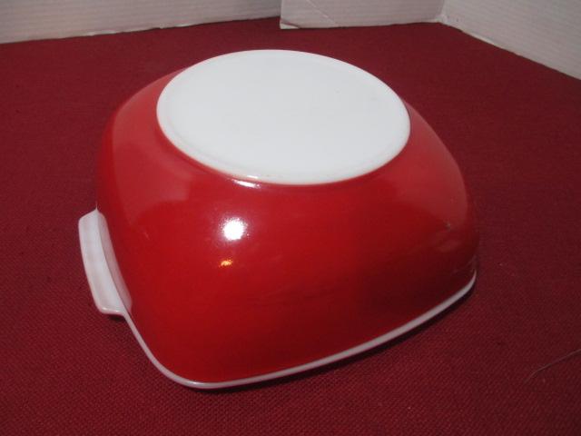 Pyrex 10" Convex Lidded Bowl