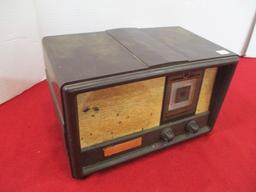 Vintage Constellation Plastic Case Tube Radio