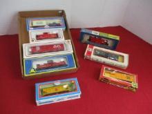 Mixed HO Scale Railroad Cars-Lot of 8 B