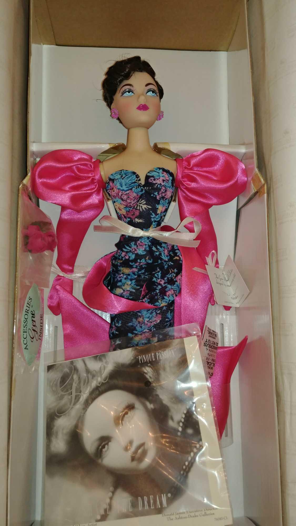 Gene dolls. Pink passion and 20th Century Fox