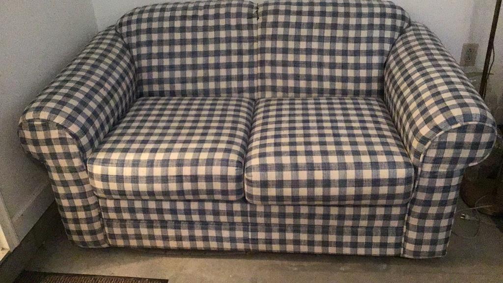 Simmons plaid loveseat.  Immaculate.