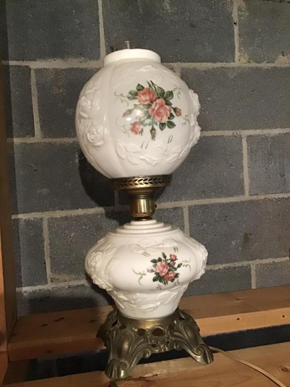 Milkglass lamp