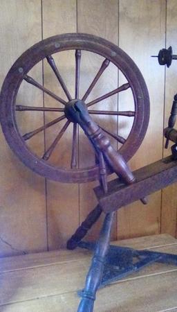 Spinning wheel wooden