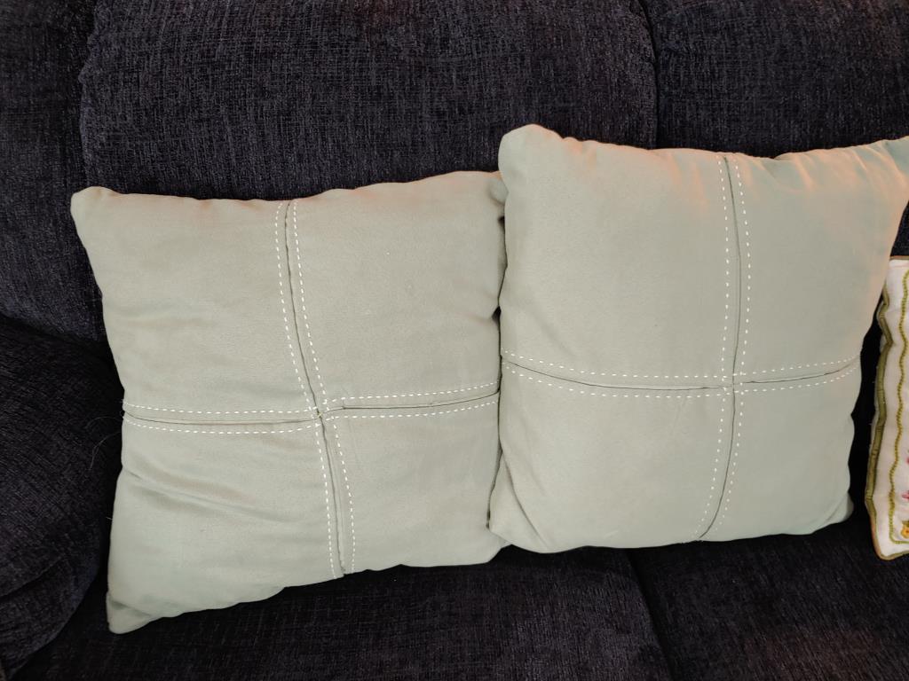 Lot of throw pillows