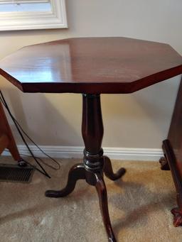 Octagonal top mahogany accent table.  28 inches