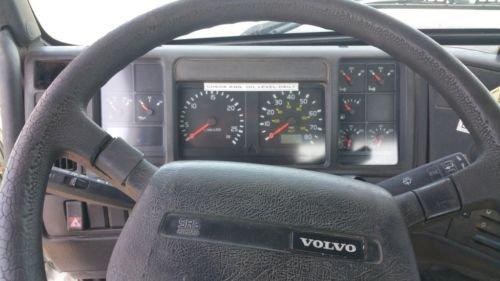 2002 Volvo VHD Quad/A Conventional Truck Day Cab Truck.