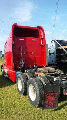 2012 Peterbilt 587 Conventional Sleeper Truck.