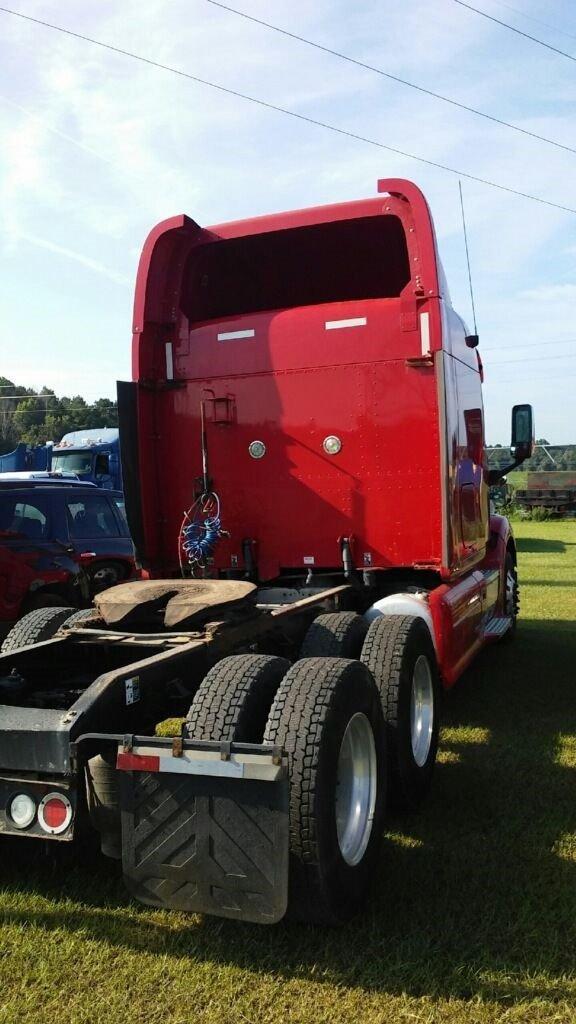 2012 Peterbilt 587 Conventional Sleeper Truck.