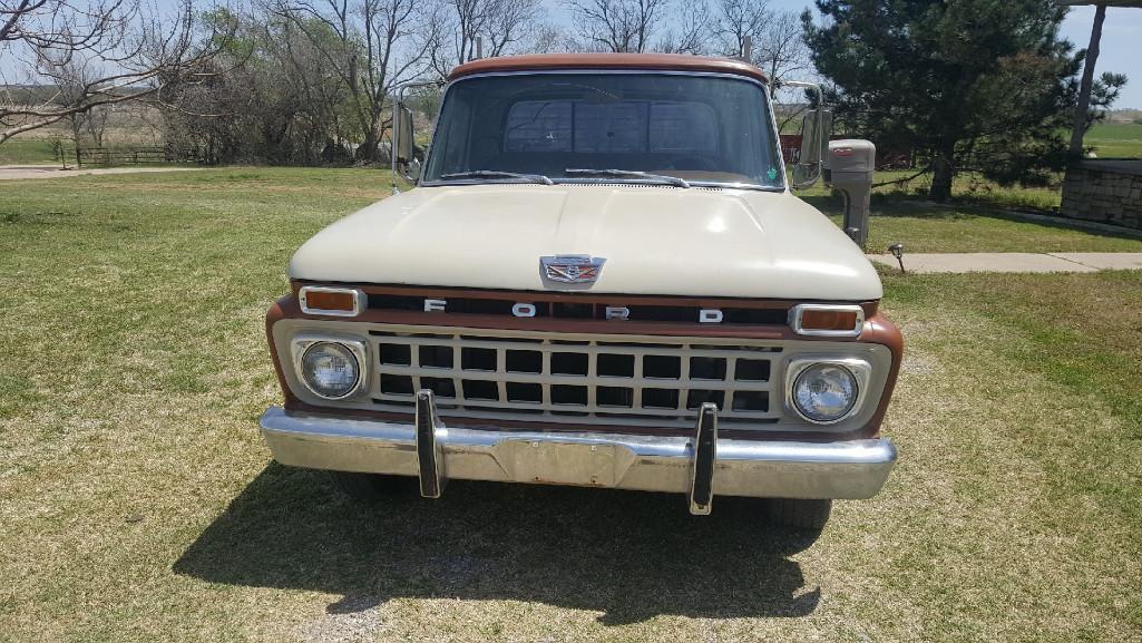 1965 Ford F100 Pick up truck