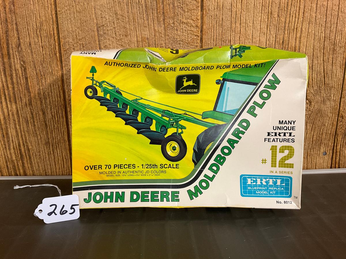 JD Moldboard Plow 1/25 - Rare - Box rough