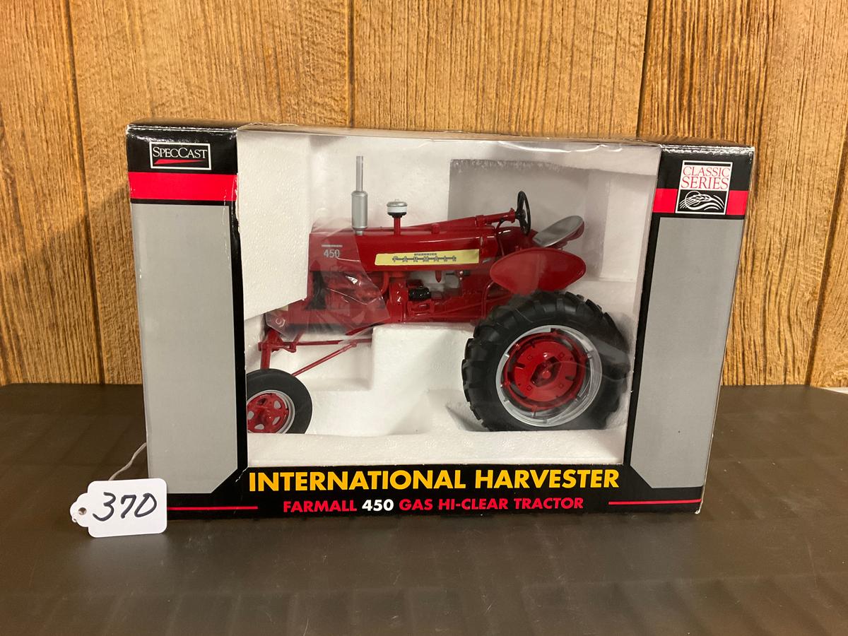 Farmall 450 Gas Hi-Clear Classic Series Spec Cast