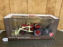 IH 544 Farmall Hydro w/Front Loader & Milkcan Platform - 3363/5000