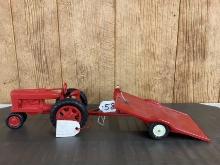 IH H Tractor (plastic) w/IH Steel Tilt Trailer