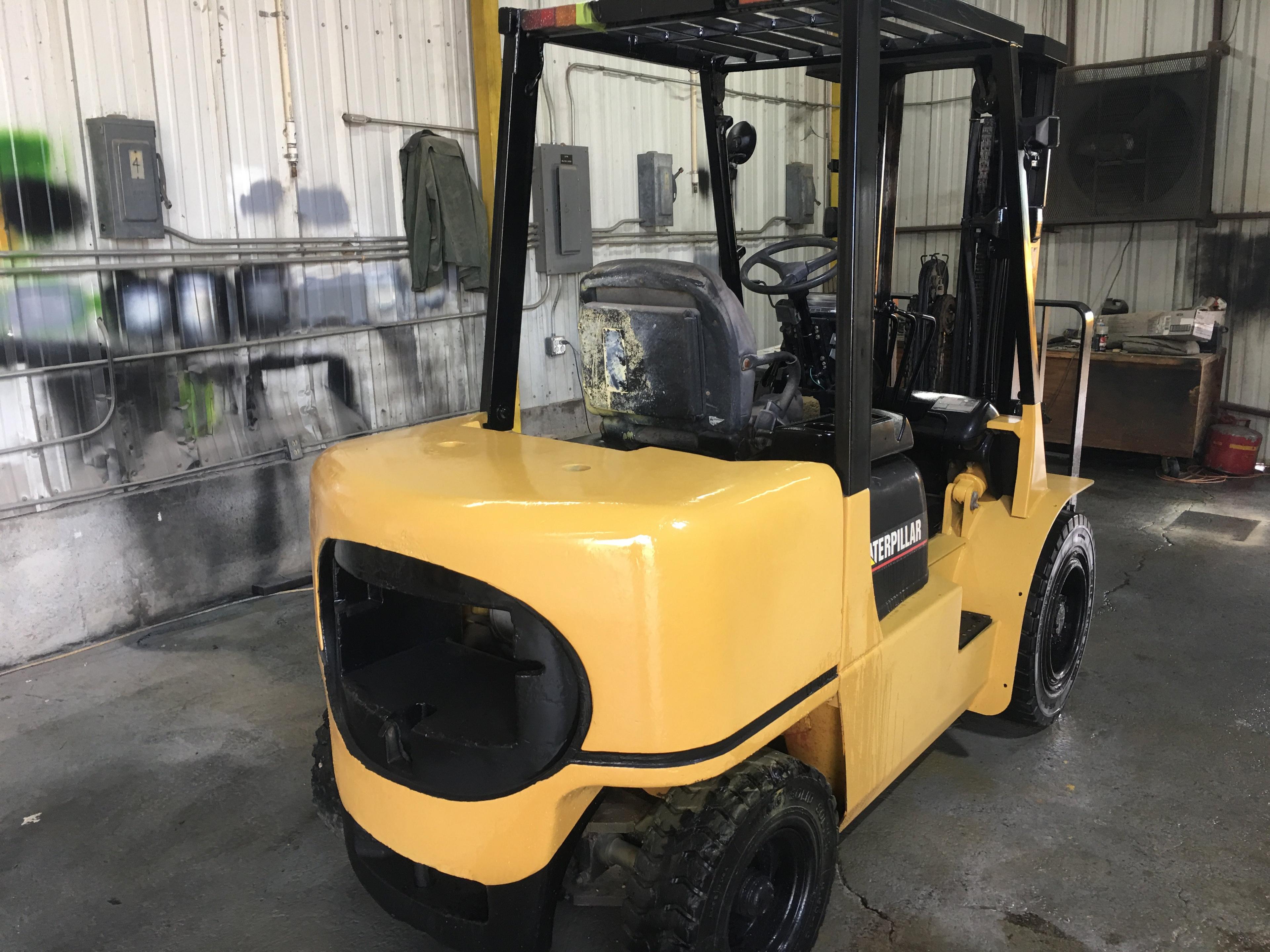 Caterpillar GP30K 6,000lb forklift