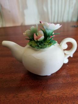 capodimonte italian porcelain tea pot circa 1771-1834