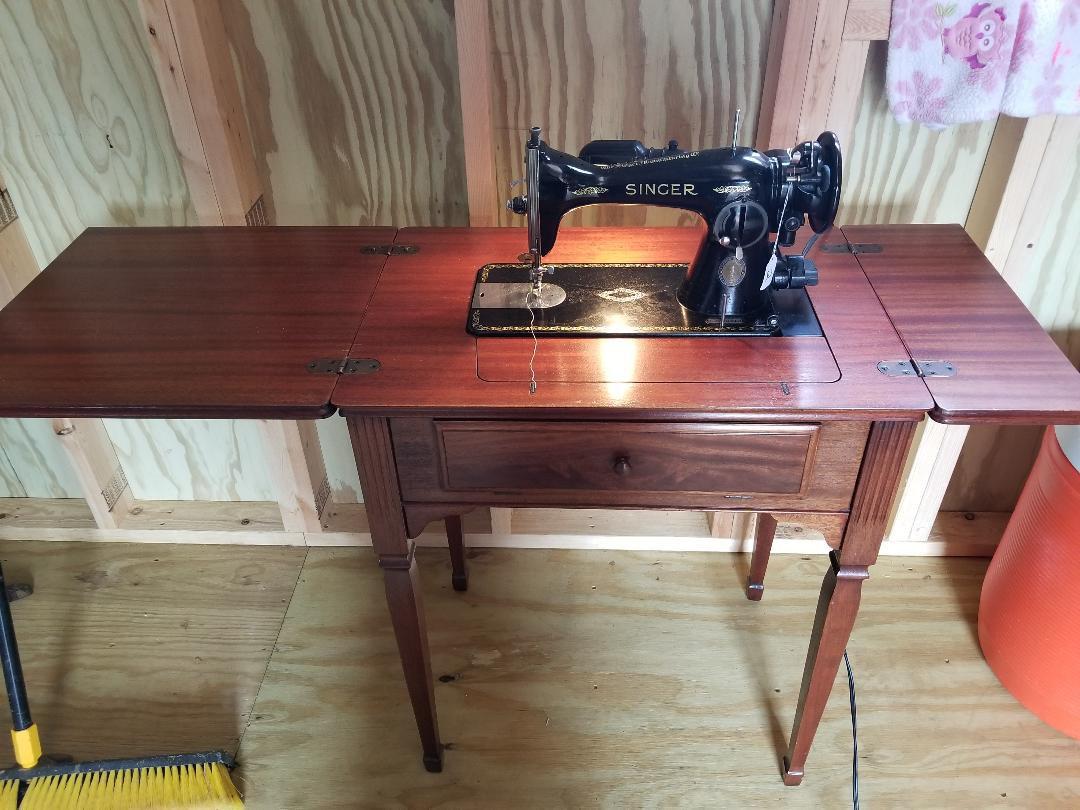 Vintage Singer Sewing Machine with Knee Bar - Works Great