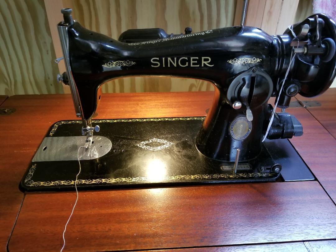 Vintage Singer Sewing Machine with Knee Bar - Works Great