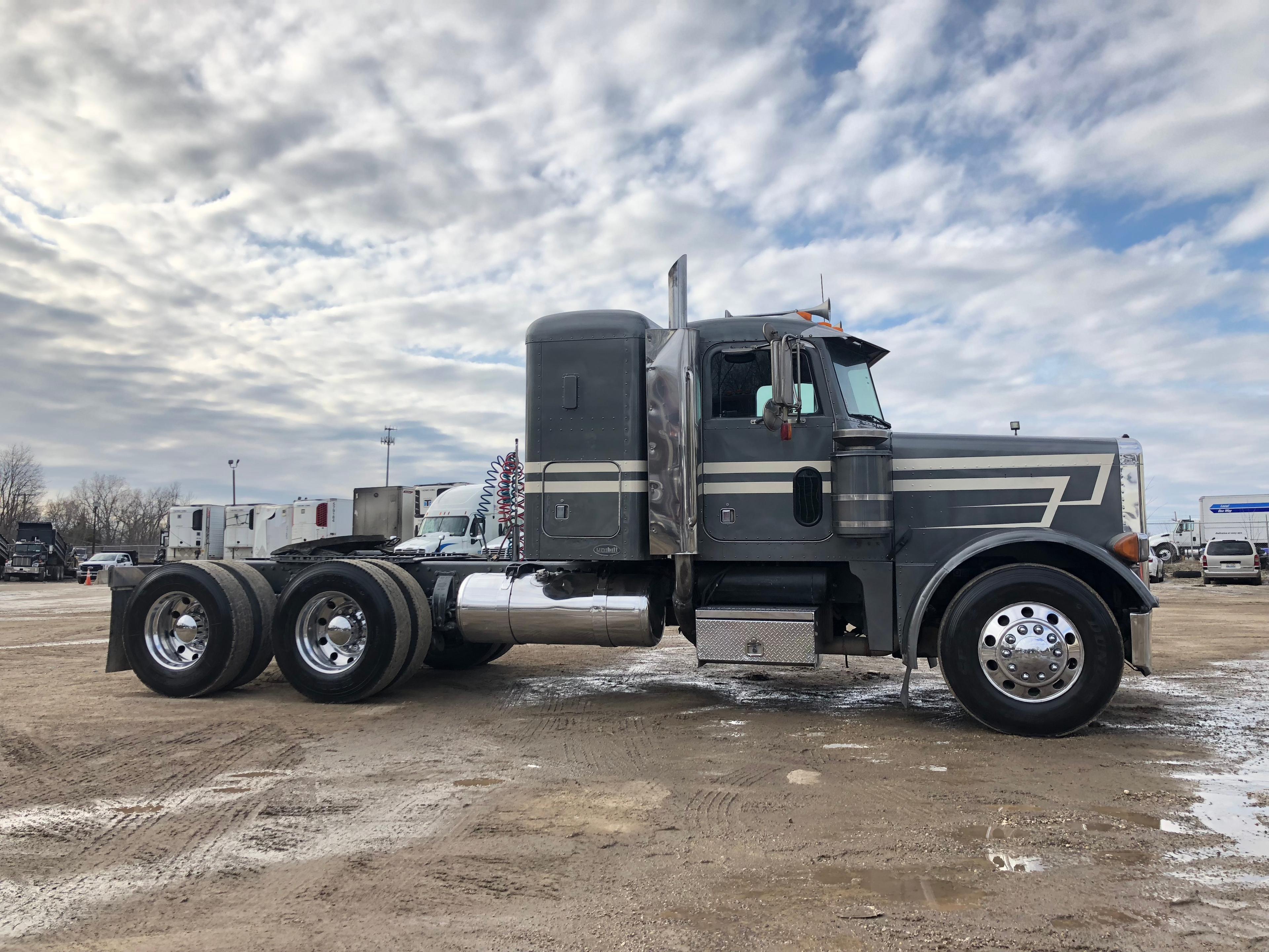 2003 Peterbilt 379 6NZ C15