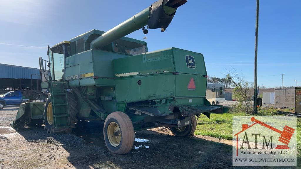 John Deere 7720 Turbo Combine