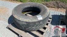 (1) 425/65R22.5 Tire