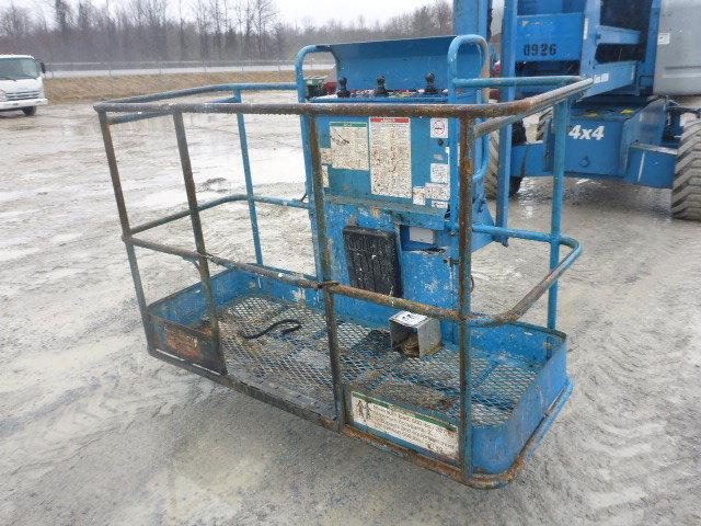 2004 Genie Z60/34 Articulated 4x4 Boom Lift