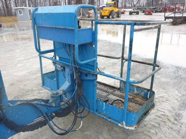 2004 Genie Z60/34 Articulated 4x4 Boom Lift