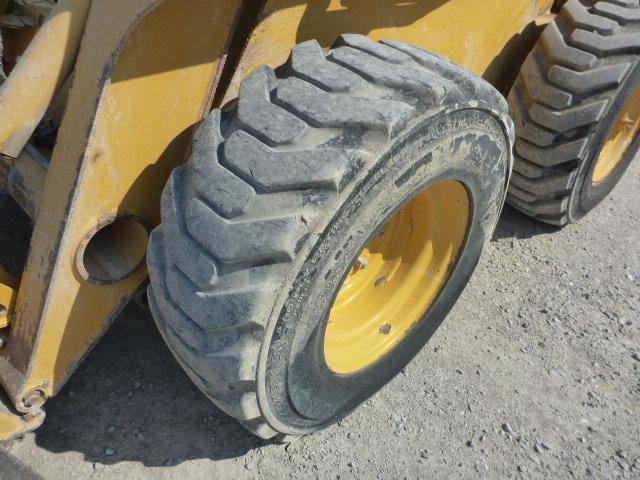 2009 John Deere 325 Skid Steer