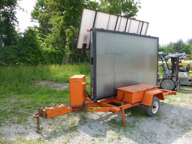 2000 Solar Tech Portable Solar Powered S/A Sign Board