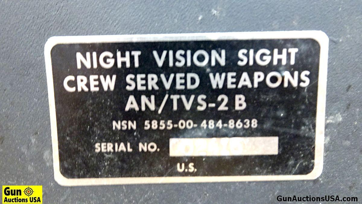 U.S. Army STARLIGHT COLLECTOR'S Scope. Very Good. AN TVS2B STARLIGHT Vision Scope In Transit Chest.