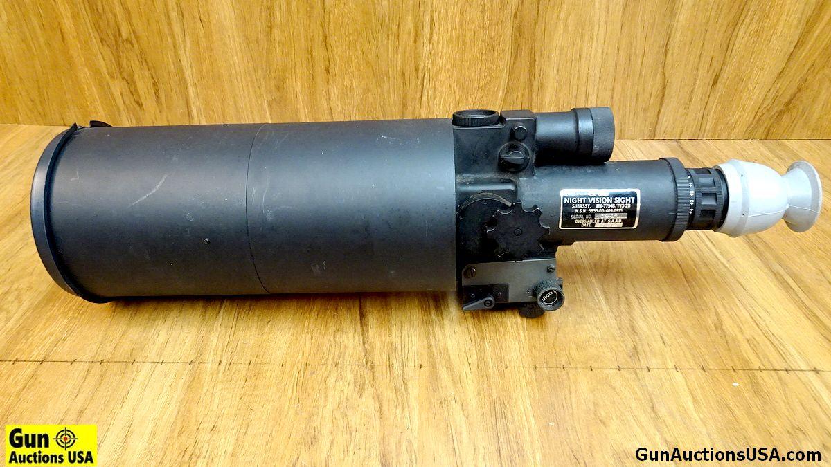 U.S. Army STARLIGHT COLLECTOR'S Scope. Very Good. AN TVS2B STARLIGHT Vision Scope In Transit Chest.