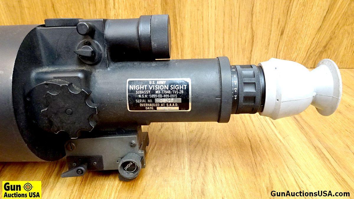 U.S. Army STARLIGHT COLLECTOR'S Scope. Very Good. AN TVS2B STARLIGHT Vision Scope In Transit Chest.