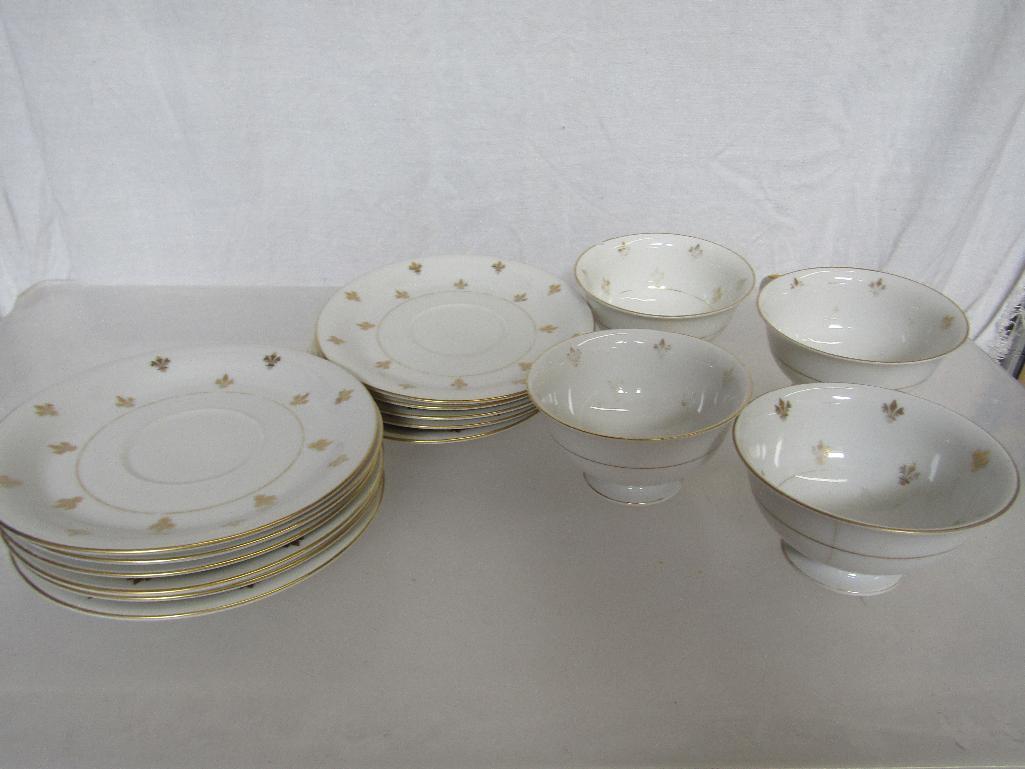 Eschenbach Bavaria-Germany Baronet Suzette China. Gilt Fleur De Lis Motif. Cups (4) Saucers (11).